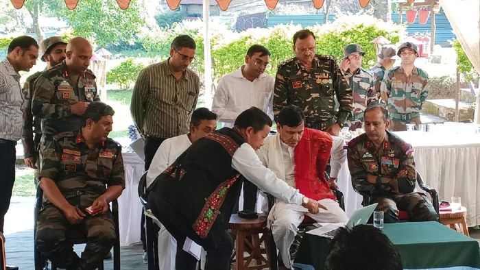 Manipur: Minister of State (MHA) meets Kuki leaders in Kangpokpi, assures justice to prevail