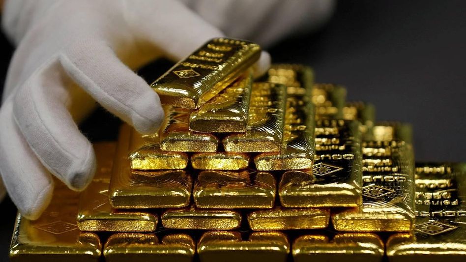 Assam: 6 fake gold mafias surrender before Lakhimpur Police amidst crackdown on fake gold syndicate Assam: 6 fake gold mafias surrender before Lakhimpur Police amidst crackdown on fake gold syndicate