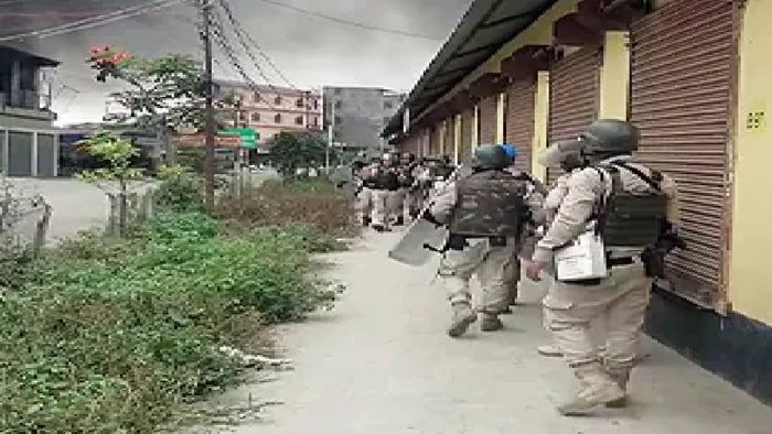 Patrolling team moving inside the city to maintain law and order (file photo)