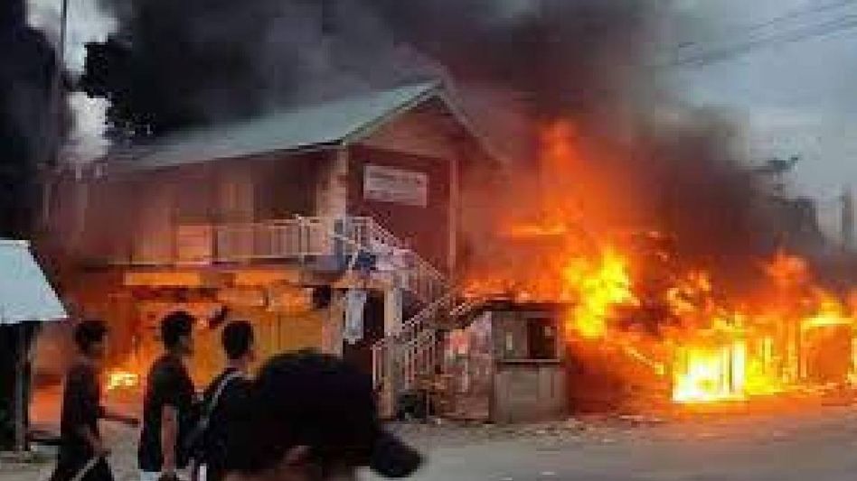 Manipur: Fresh violence erupts ahead of Amit Shah's visit, angry mob storms into BJP MLA Raghumani's house Manipur: Fresh violence erupts ahead of Amit Shah's visit, angry mob storms into BJP MLA Raghumani's house