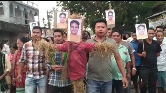TIPRA Motha stage protest, burn effigy of Tripura CM
