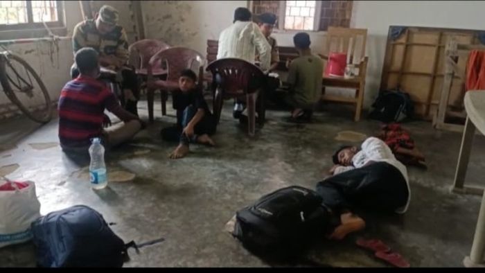 Seven including three minor Bangladeshi nationals held in Teliamura