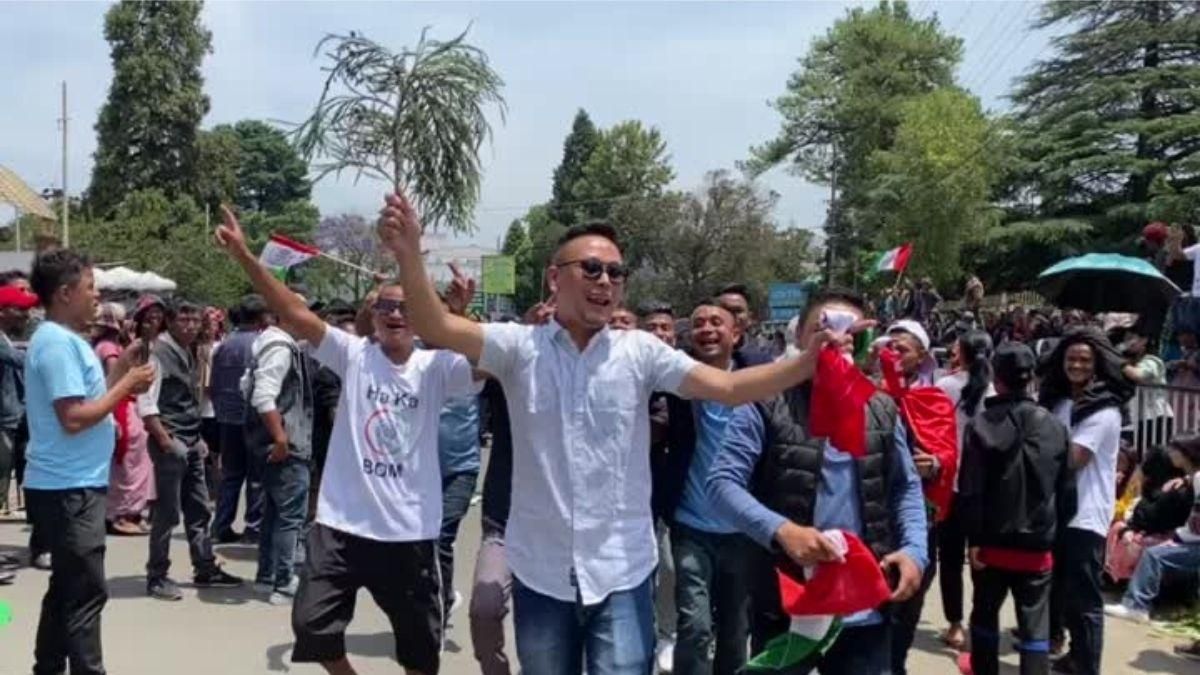 UDP supporters celebrates as party leads in fourth round by 2815 votes