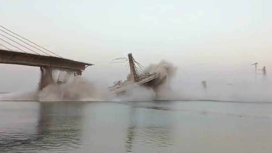Bihar: Under construction bridge collapses in Bhagalpur Bihar: Under construction bridge collapses in Bhagalpur