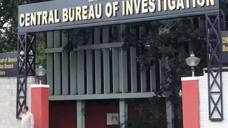2,000 women in Imphal stop CBI team probing arms loot in Manipur police training college 2,000 women in Imphal stop CBI team probing arms loot in Manipur police training college
