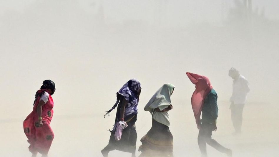 Bihar: Heatwave claims lives of 12 as temperature soars beyond 40 degree Celsius Bihar: Heatwave claims lives of 12 as temperature soars beyond 40 degree Celsius