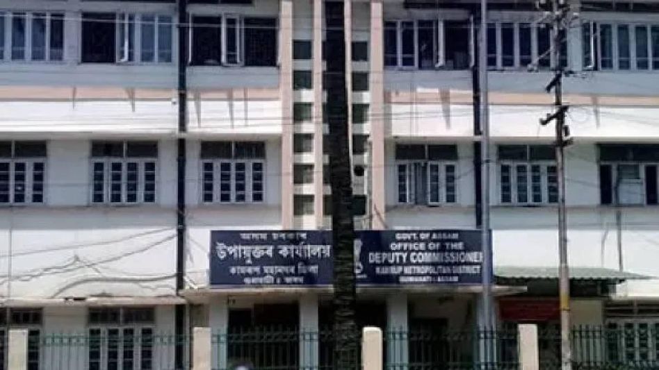 Assam: Kamrup (M) Administration issues helpline numbers to report damaged roads and open pits Assam: Kamrup (M) Administration issues helpline numbers to report damaged roads and open pits