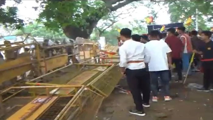 Police resort to lathi charge on students in Tripura