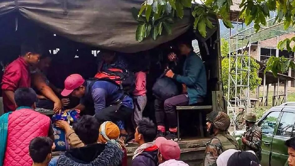 Over 170 Zo ethnic people from Manipur cross over to Mizoram in the last 24 hours Over 170 Zo ethnic people from Manipur cross over to Mizoram in the last 24 hours