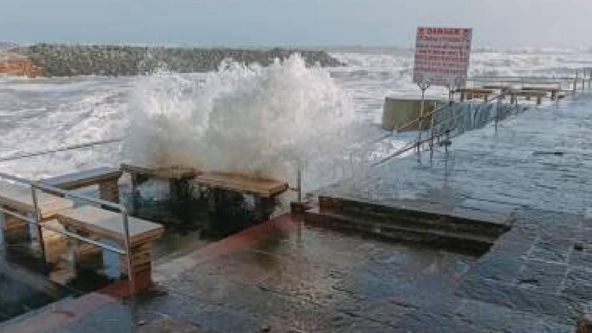 Cyclone Biparjoy damages several parts of Gujarat, heavy rainfall to intensify in Rajasthan Cyclone Biparjoy damages several parts of Gujarat, heavy rainfall to intensify in Rajasthan