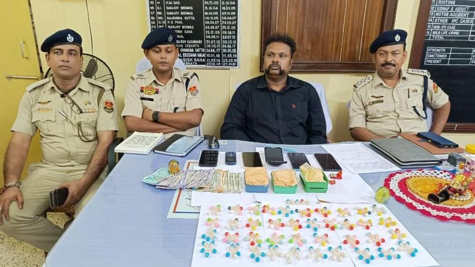 Tripura: 10 held with contraband worth Rs 6 lakh Tripura: 10 held with contraband worth Rs 6 lakh