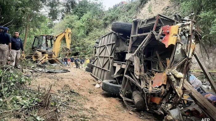 Mexico: Bus plunges into ravine leaving 27 dead and 17 injured