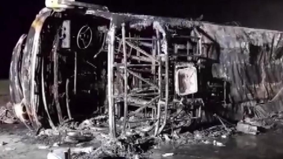 26 people charred to death as bus catches fire on Maharashtra expressway 26 people charred to death as bus catches fire on Maharashtra expressway
