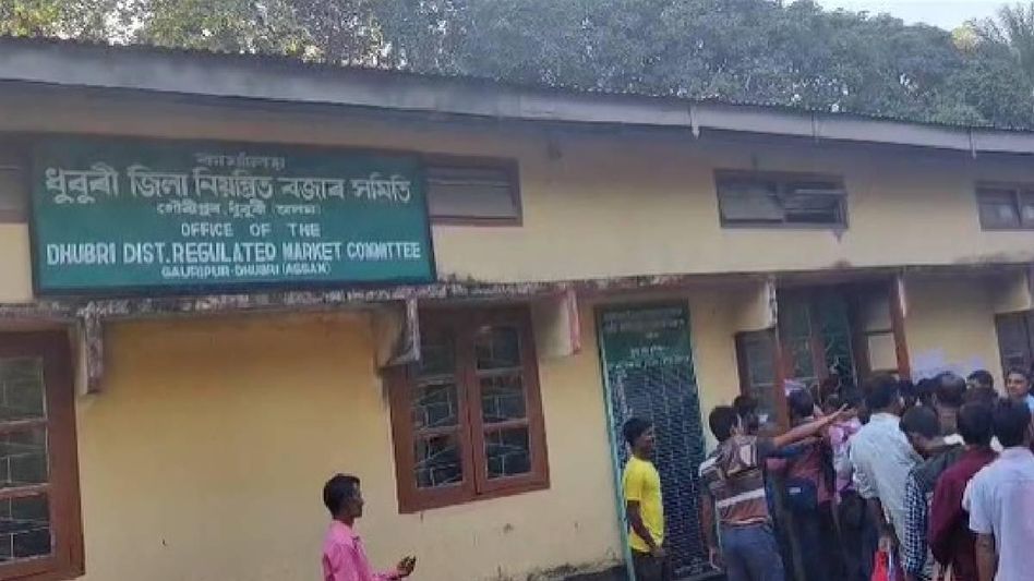 Assam: Corrupt nexus manipulates UREA prices in Dhubri, farmers suffer Assam: Corrupt nexus manipulates UREA prices in Dhubri, farmers suffer
