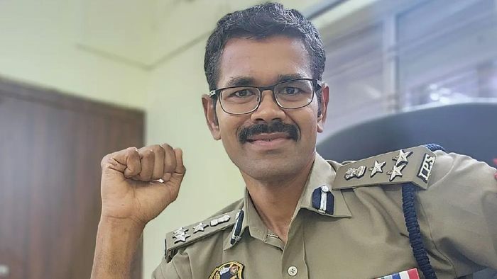 Assam: Thieves snatch law and order DIG Vivek Raj Singh's cell phone during morning walk