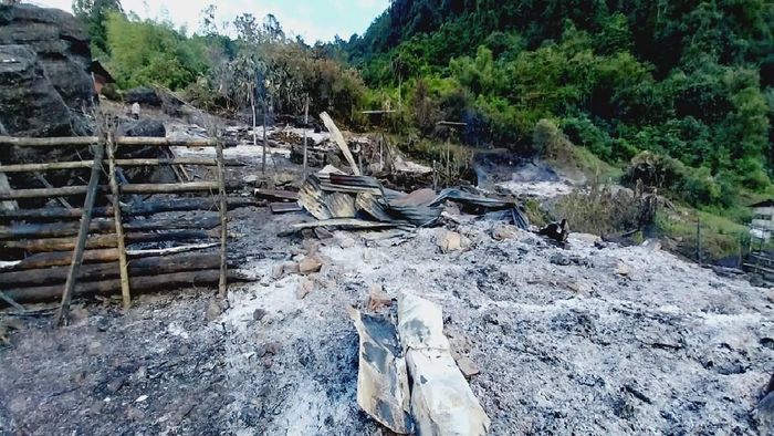 Fire turns eight houses into ashes in Siang district