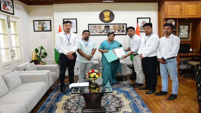 Manipur University Student's Union delegation with Governor