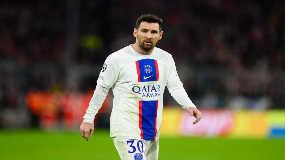 Argentina footballer Lionel Messi narrowly escapes serious crash after his car skips red light in Miami Argentina footballer Lionel Messi narrowly escapes serious crash after his car skips red light in Miami