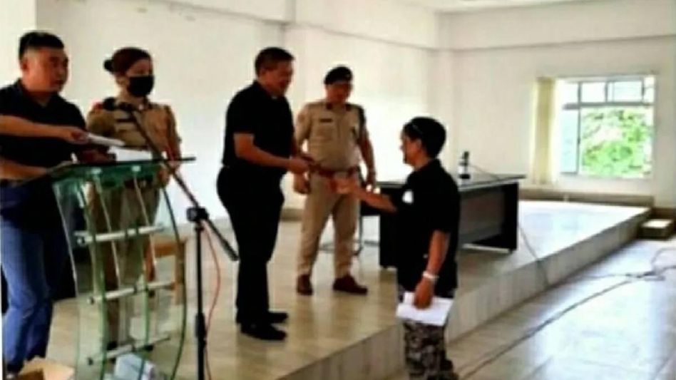 Nagaland Police hands over 110 recovered mobile phones to owners Nagaland Police hands over 110 recovered mobile phones to owners