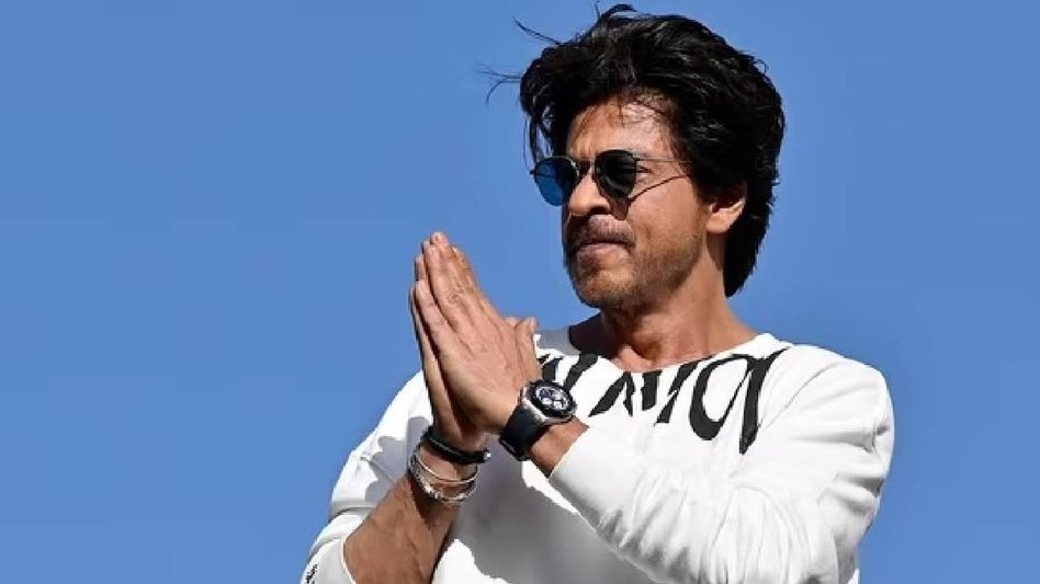 Shah Rukh Khan meets with accident on set in Los Angeles, returns to Mumbai after surgery Shah Rukh Khan meets with accident on set in Los Angeles, returns to Mumbai after surgery