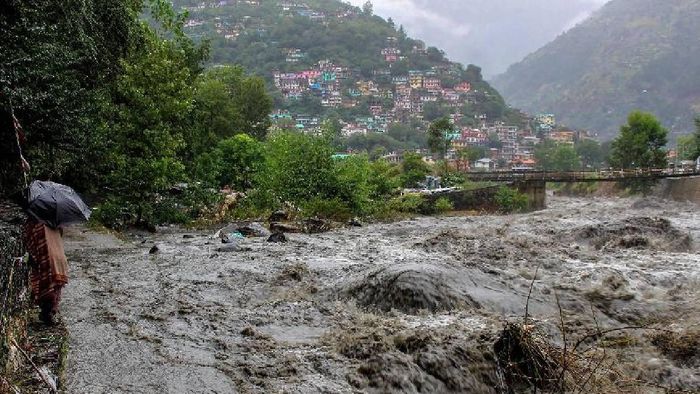 Heavy rainfall batters north india, red alert sounded