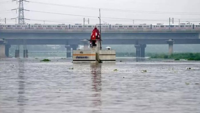 Yamuna River flowing above danger mark