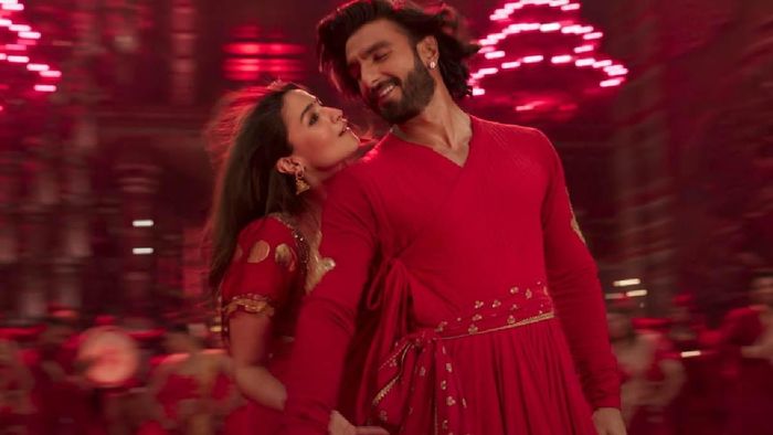 'Dhindhora Baje Re' song out!