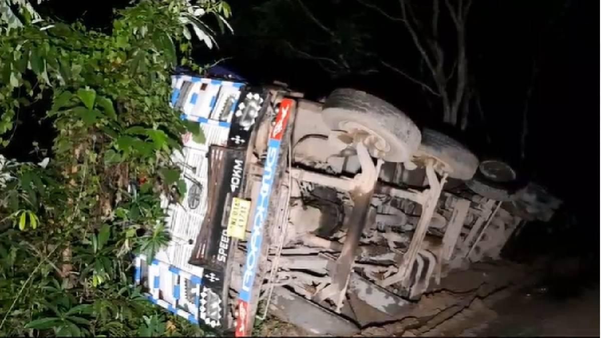 Illegal coal laden truck meets with accident in Assam's Margherita