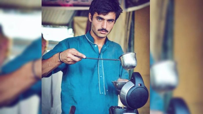 How a ordinary blue-eyed Pakistani chaiwala has become a popular London Cafe owner