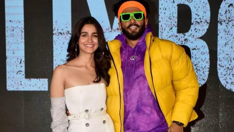 Alia Bhatt slaps Ranveer Singh for teasing her with Gangubai's iconic 'namaste' pose Alia Bhatt slaps Ranveer Singh for teasing her with Gangubai's iconic 'namaste' pose