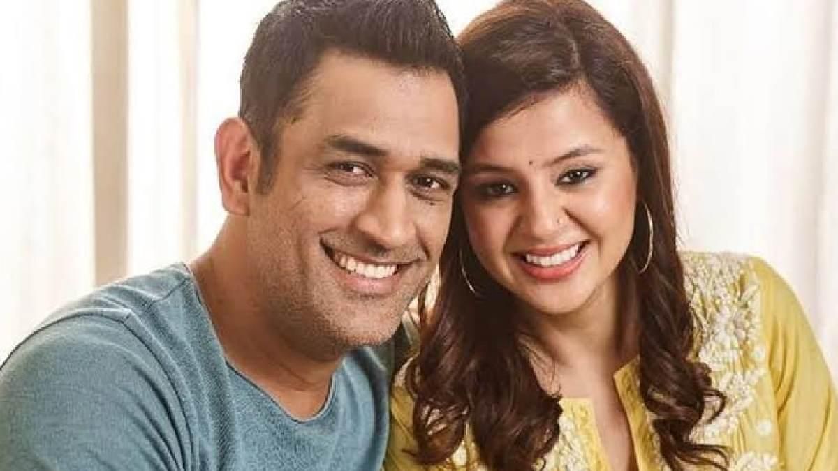 MS Dhoni all set to debut in movies