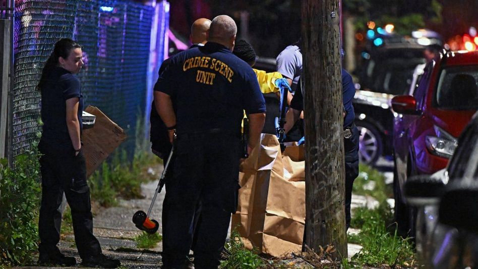 Philadelphia shooting rampage leaves 5 dead, including teen; suspect in custody Philadelphia shooting rampage leaves 5 dead, including teen; suspect in custody