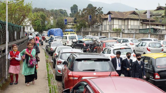 Meghalaya government to identify new routes for tourist cabs to avoid traffic congestion