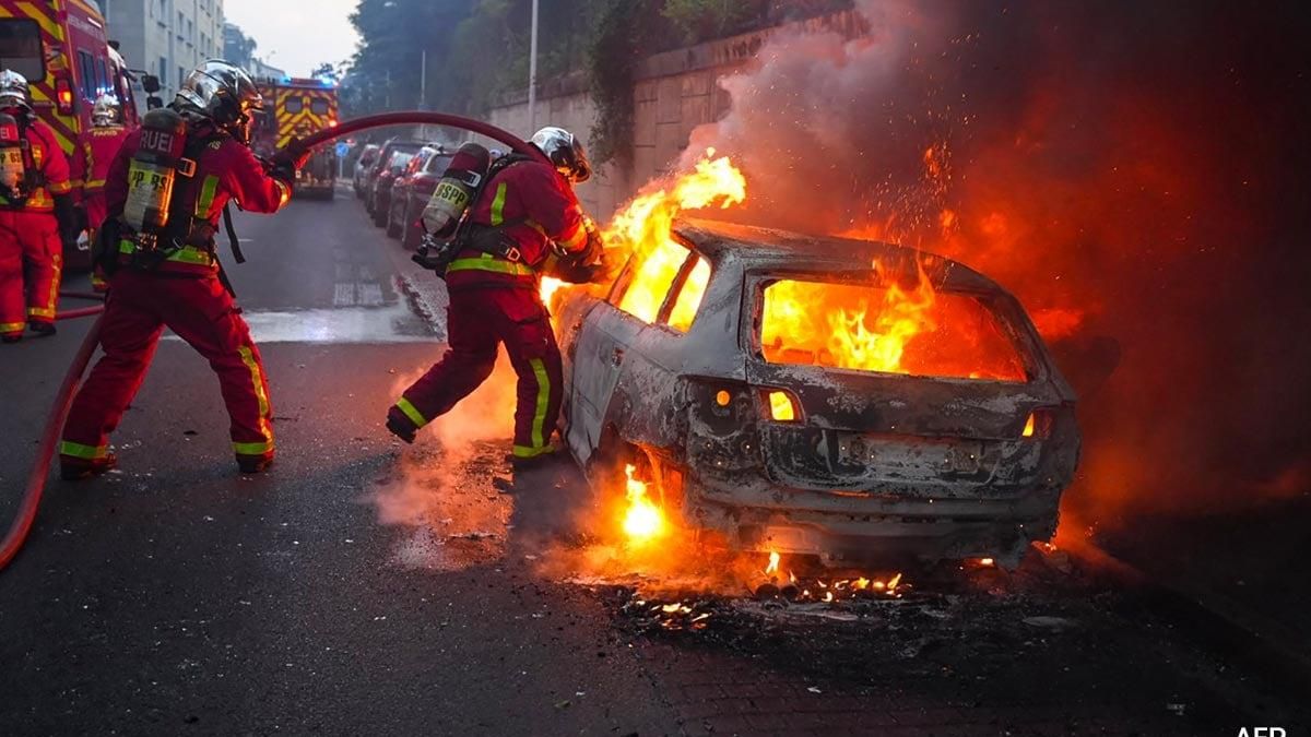 Over 667 arrested in fourth night of unrest after teen shot dead by police