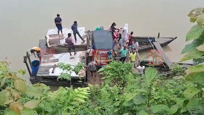 Assam: 50 people miraculously escape boat accident in Buridihing river