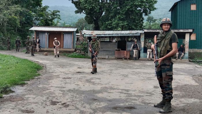Suspected armed miscreants attempt to kidnap police personnel in Manipur