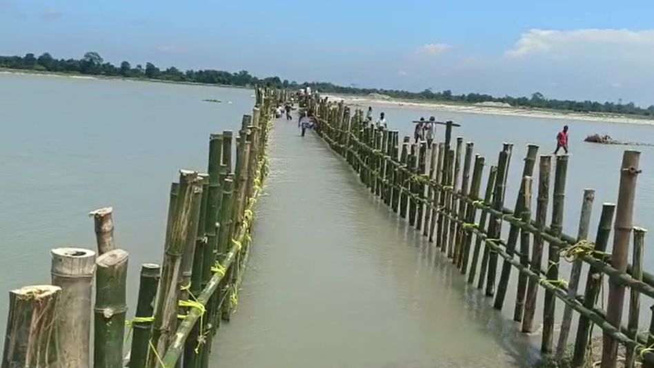 Assam: Villagers in Chirang district build ‘bamboo dam’ to prevent land erosion, flood Assam: Villagers in Chirang district build ‘bamboo dam’ to prevent land erosion, flood