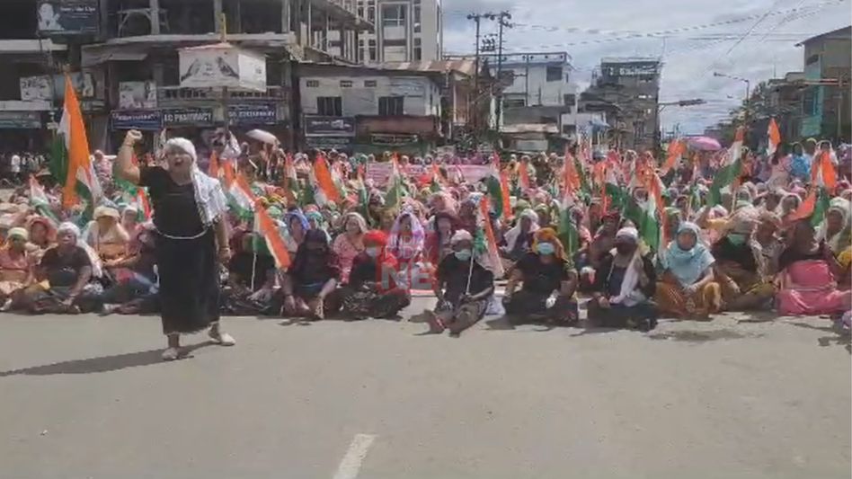 Manipur violence: Security forces allegedly stops womenfolk from staging protest rally in Imphal West Manipur violence: Security forces allegedly stops womenfolk from staging protest rally in Imphal West