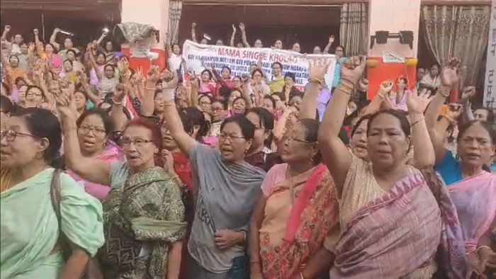 Women vendors in Manipur lose cool over PM Modi's silence