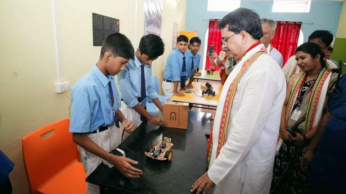 Tripura CM inaugurates 752 smart classrooms