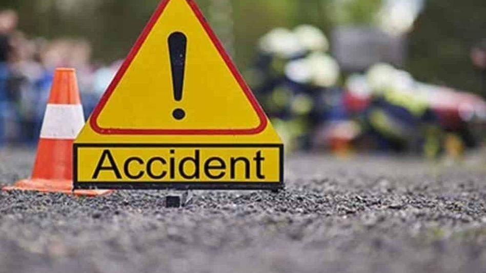Gujarat: Three killed on way to temple as car rams into mini truck Gujarat: Three killed on way to temple as car rams into mini truck
