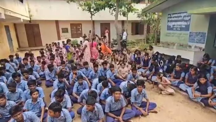 Tamil Nadu: Two students detained for smearing human excreta on classroom locks