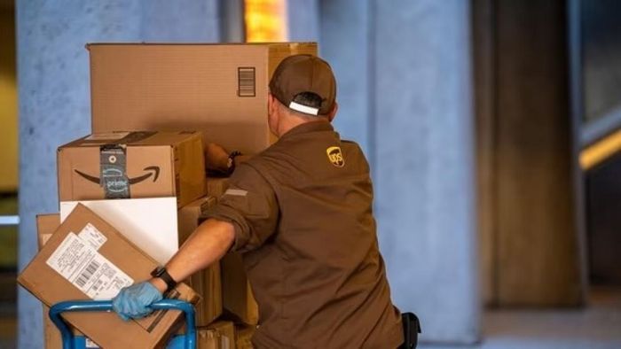 Australia: Man sentenced to 'two year good behaviour bond' for sending faeces, urine to Hollywood stars through post