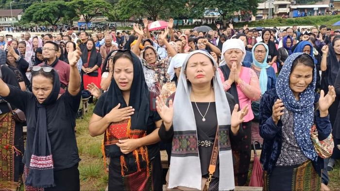Manipur: Kuki-Zo community in Kangpokpi holds mass prayer for separate administration amidst 90 days of mayhem