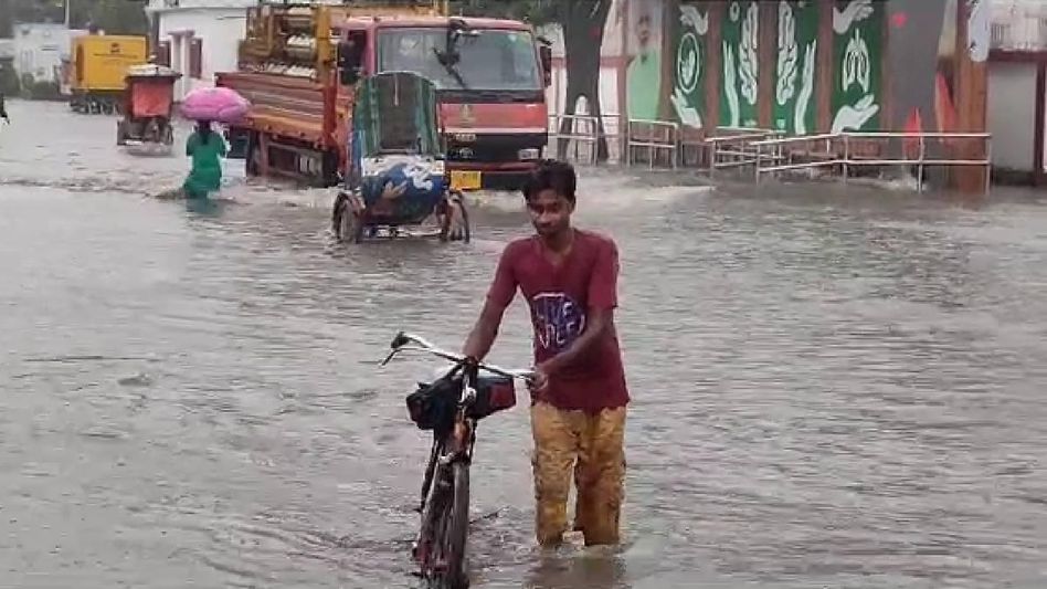 Tripura: Heavy rain leads to water logging in Agartala, IMD issues Orange alert Tripura: Heavy rain leads to water logging in Agartala, IMD issues Orange alert