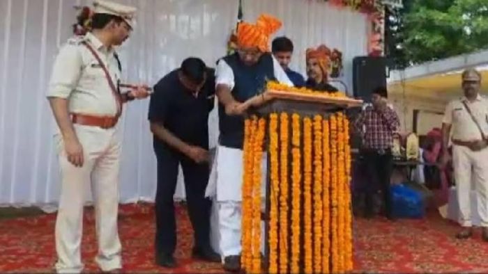 Madhya Pradesh Minister Prabhuram Choudhary faints during I-Day celebrations