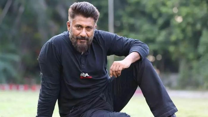 'The Kashmir Files' director Vivek Agnihotri slams Bollywood actors, calls them 'Dumb'