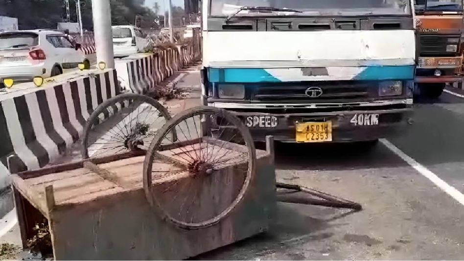 Assam: Truck hits GMC waste cart atop Nilachal Flyover hours after inauguration, one injured Assam: Truck hits GMC waste cart atop Nilachal Flyover hours after inauguration, one injured