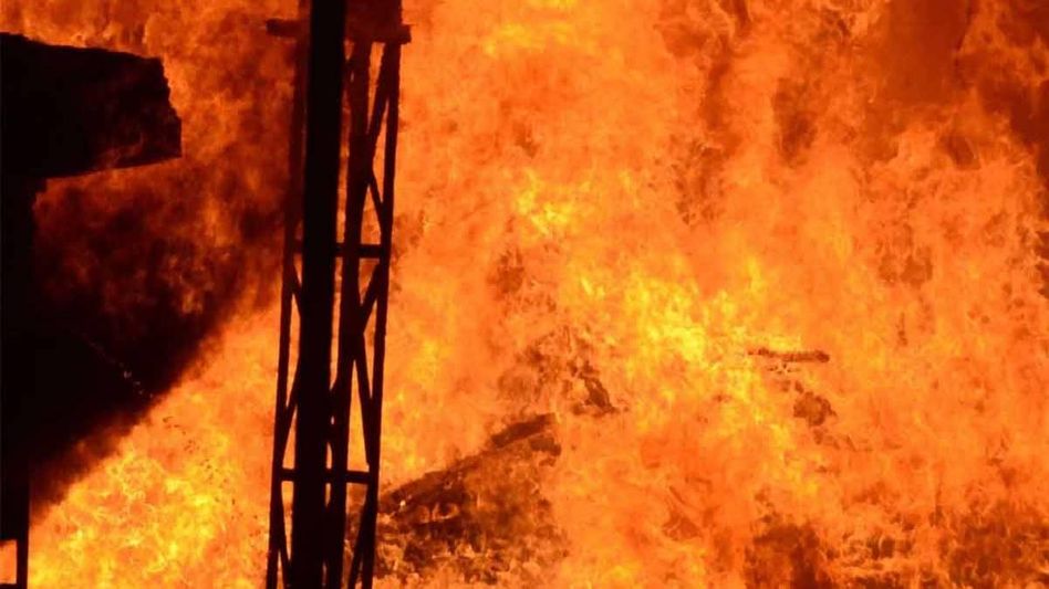 Three killed, Five injured after fire breaks out at Mumbai's Hotel Galaxy Three killed, Five injured after fire breaks out at Mumbai's Hotel Galaxy