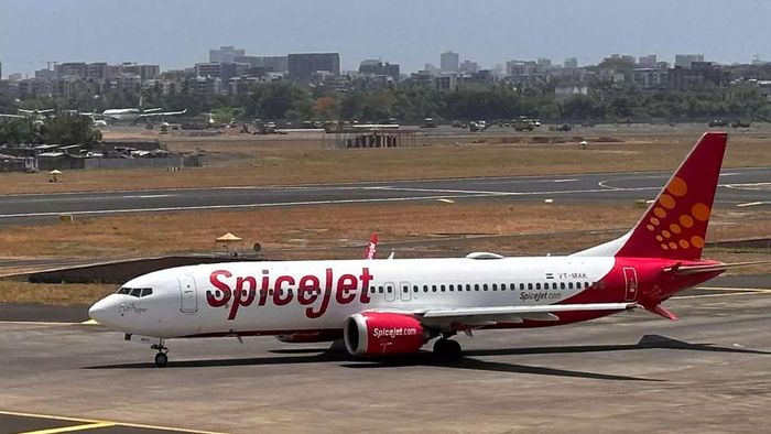 Women Commission issues notice after passenger clicks ‘objectionable photos’ of air-hostess on SpiceJet